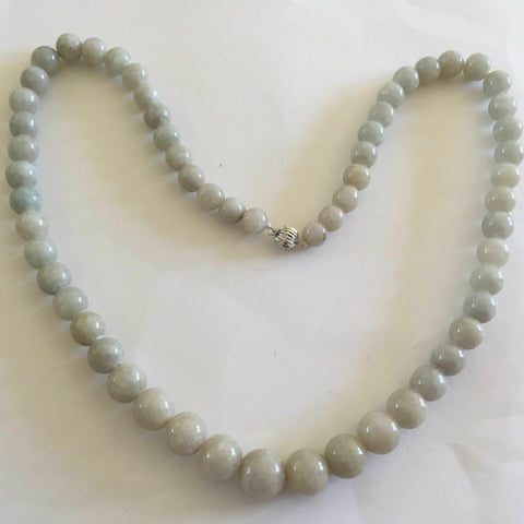 NWOT Heavy Round jade beads necklace with 14kt white gold clasp 26 inches