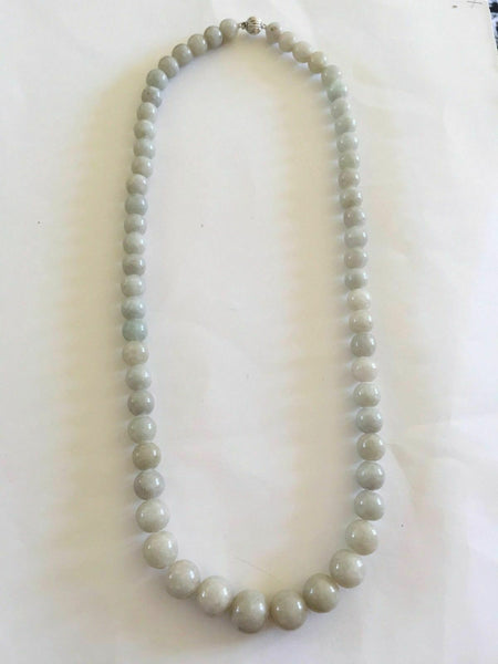 NWOT Heavy Round jade beads necklace with 14kt white gold clasp 26 inches