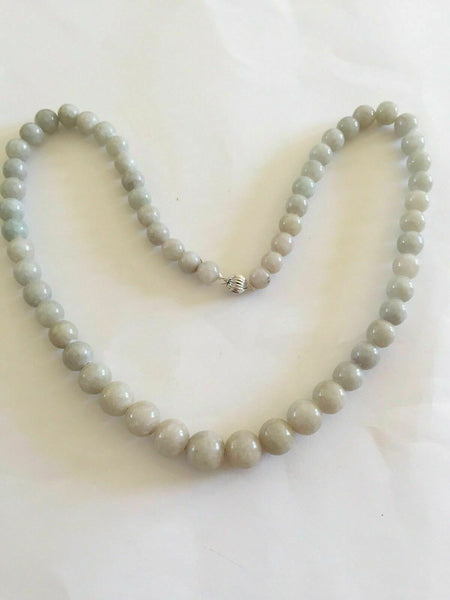 NWOT Heavy Round jade beads necklace with 14kt white gold clasp 26 inches