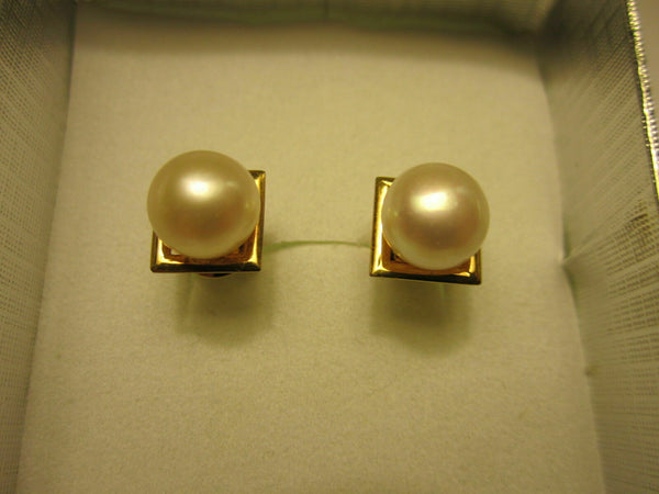 NWOT 14K Solid Yellow Gold Fresh Water Pearl Stud earrings