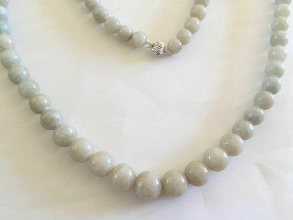 NWOT Heavy Round jade beads necklace with 14kt white gold clasp 26 inches