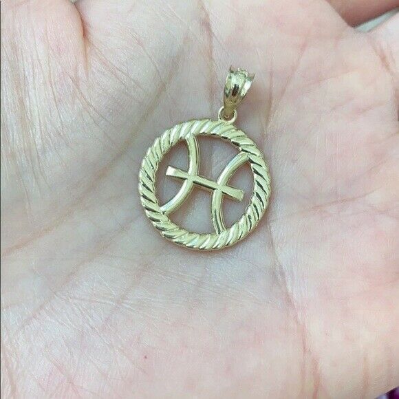 14K Solid Gold Pisces Zodiac Sign in Circle Rope Pendant Necklace