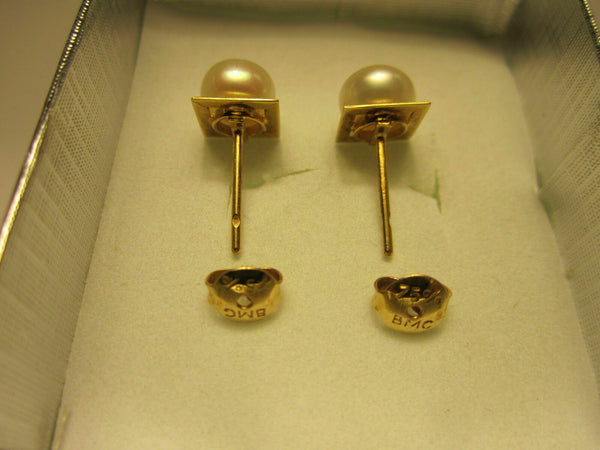 NWOT 14K Solid Yellow Gold Fresh Water Pearl Stud earrings