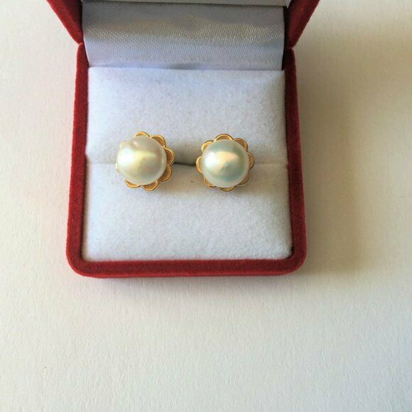 14K Solid Yellow Gold Freshwater White Pearl Stud Earrings
