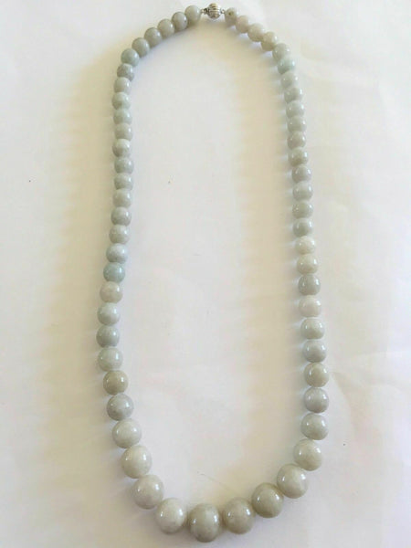 NWOT Heavy Round jade beads necklace with 14kt white gold clasp 26 inches