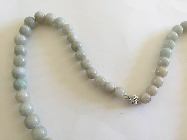 NWOT Heavy Round jade beads necklace with 14kt white gold clasp 26 inches